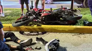 Uno de los heridos presentó posible fractura de clavícula, mientras otro resultó con lesiones menores en el brazo derecho