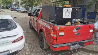 Vivienda en llamas con menor adentro moviliza a bomberos en Ciudad del Carmen