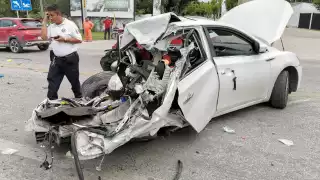 Aparatoso choque en la carretera Carmen-Puerto Real, deja dos hombres  lesionados  