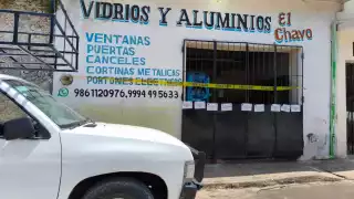 En el negocio "El Chavo" se colocaron sellos de aseguramiento y cintas de restricción.