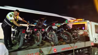 Sorpresivo operativo en Plaza Mi Héroes desactiva rodada de motos