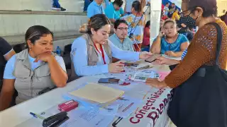 Esperan la llegada del Gobernador de Yucatán