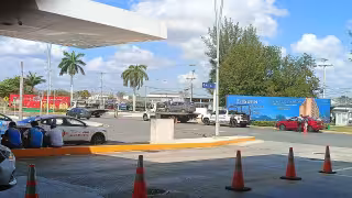 Multan a choferes de plataforma por ofrecer servicio en el Aeropuerto de Mérida