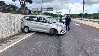 Un aparatoso accidente ocurrió en el Periférico Pablo García y Montilla.