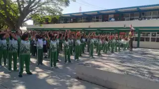  Aseguran que deserción de alumnos en preparatorias de Campeche va a la baja   