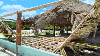 Surada deja daños en el Litoral Oriente de Yucatán; hay derrumbe de techos y árboles caídos