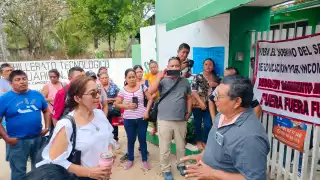 Padres piden la renuncia del Director del CBTA 15