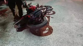 En Escárcega, menor de 16 años provoca accidente en motocicleta y deja una persona grave