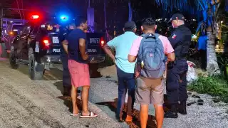 El dueño del can intentó auxiliarlo, pero nada pudo hacer.