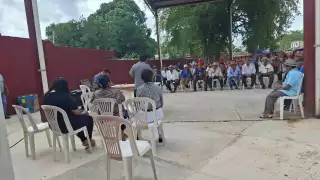 Paracaidistas ocupan tierras ejidales en Pomuch; asamblea exige negociación justa