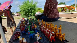 Alfareros de Tepakán mantienen viva la tradición del barro en vísperas del Día de Muertos