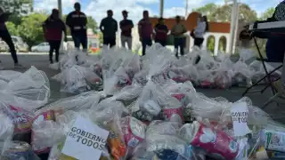 La Secretaría de Bienestar apoya a la población afectada por las lluvias con despensas.