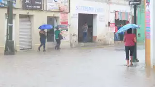 Lluvias causan inundaciones en calles del Centro de Mérida