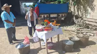 En la ceremonia llamaron a los espíritus de los 4 puntos cardinales: Xaman, Lakin, Chikin y Nojol.