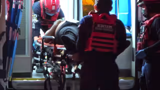 Los servicios de emergencia atendieron y trasladaron a los lesionados.