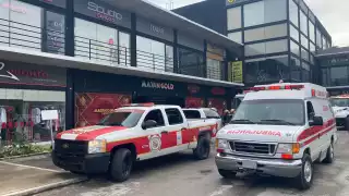 El personal de la plaza fue retirado mientras se atiende el conato de incendio