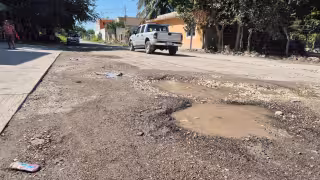 Autoridades omisas ante el deterioro de la calle 12 en Champotón