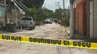 El hombre quedó tendido sobre la calle en la colonia irregular El Milagro