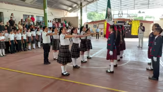 Así fue el cambio de escolta en la primaria "Pdte. Lázaro Cárdenas" de Hopelchén