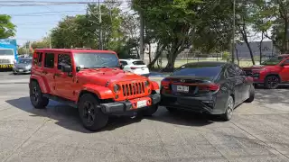 Choque en la colonia Petrolera provoca caos vial en plena hora pico