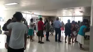 Además, los adultos mayores tienen que esperar mucho tiempo para ser atendidos.