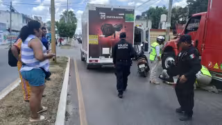 Choque en colonia Esperanza deja conductor con golpe en la cabeza