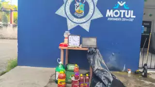 Entre los productos, dos meno res llevaban una laptop