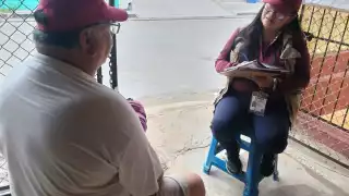 Servidores de la Nación debidamente identificados llevan un cuestionario de 80 preguntas