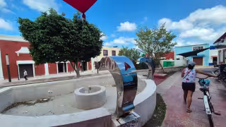 La Fuente de los Delfines en la plazuela Concepción Durán Lanz cumple un mes sin agua.