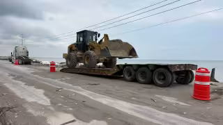 El Frente Frío 2 provocó severos daños en el tramo carretero entre el faro de Xicalango y el Puente Zacatal.