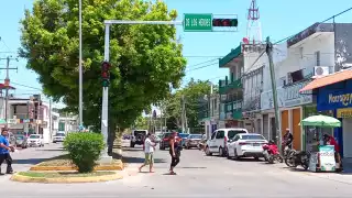 Cumplen 10 meses las fallas de los más de 140 semáforos nuevos de Chetumal; nunca funcionaron.