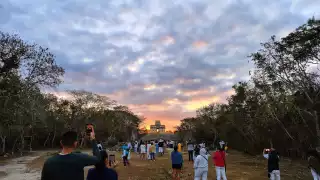 El Equinoccio de Primavera atrae a decenas de personas