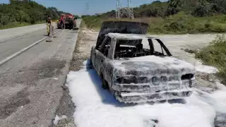 Falla Mecánica Provoca Incendio de Vehículo