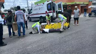 Choque en cruce peligroso deja a estudiante con herida en la pierna