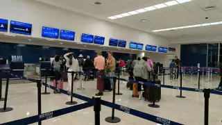 Hay afluencia regular de pasajeros en el aeropuerto de Mérida