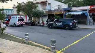 Balacera en restaurante de Playa del Carmen deja dos heridos; sicarios escaparon en moto 