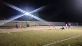 Se jugaron tres partidos interesantes de la liga de futbol 7 de Veteranos.