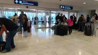Turistas, asambleístas, estudiantes y deportistas llegaron al aeropuerto de Mérida