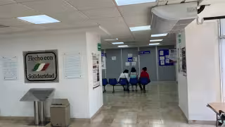 Mujer exige referencia médica y tratamiento ante recaída debido a la falta de fármacos.
