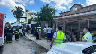 Una veladora provocó pánico a una familia al incendiarse la casa en Playa del Carmen