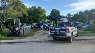 Ladrones armados amarran a velador y roban dos autos en el corralón de Escárcega