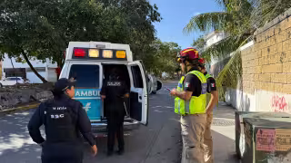 Conductora en presunto estado de ebriedad provoca volcadura en Palmas I Campeche