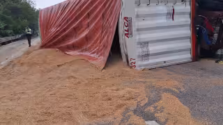 Un fuerte accidente se registró en la carretera Campeche-Mérida, a la altura de la conocida Curva del Diablo, en Hecelchakán.