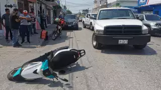 Motociclista lesionada tras rebase imprudente en la Belisario Domínguez