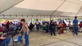 Protestan trabajadores de la Seduc