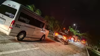 El bloqueo provocó que se hicieran largas filas de vehículos.