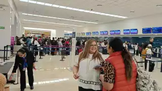 Mostradores del aeropuerto de Mérida lucen abarrotados