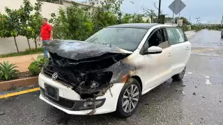 Auotomovilistas lograron apagar el incendio, más tarde el Heroico Cuerpo de Bomberos arribó