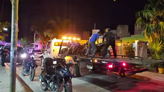 Elementos policiacos participaron en el operativo para asegurar las unidades.