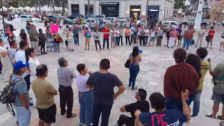 Los manifestantes pidieron aplicar 136 mdp a obras públicas